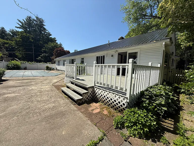 2 Sherwood Dr — Photo 5