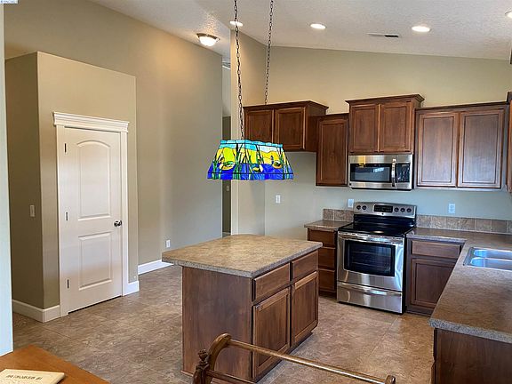 5th image of 2109 S Kellogg Pl