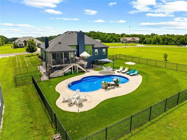 30303 Woodland Dr, Pleasant Hill, MO 64080