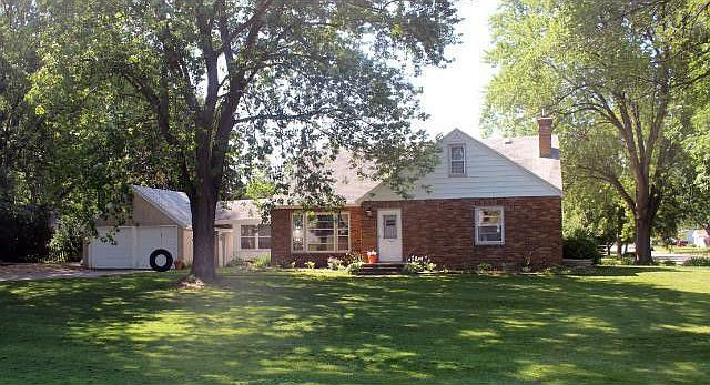 1st image of 1000 Roselawn Ave W