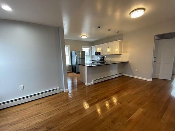 4th image of 1 Westford Pl APT 2