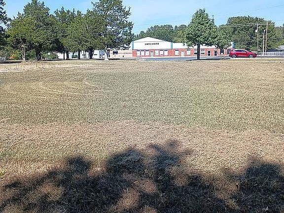 5th image of 724 Carolyn Dr