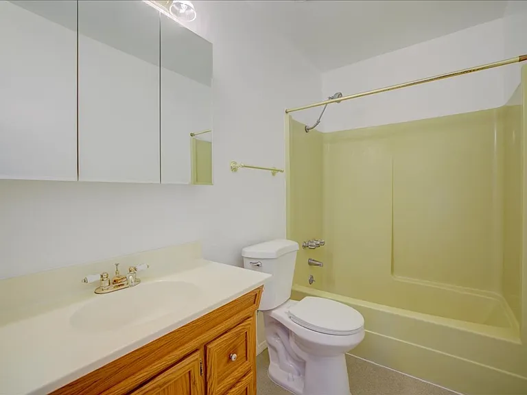 3425 E Fairmount St — Photo 16