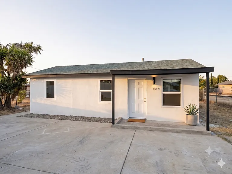 127 N Date Ave — Photo 1