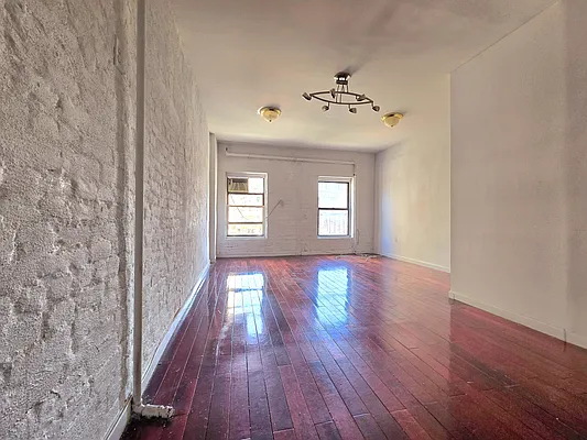 Rented by Matthew Gros-Werter, LREB  | media 24