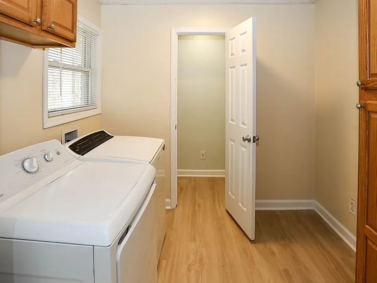 3165 Laura Ln — Photo 15