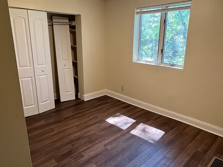950 Burton Ave #2 — Photo 15