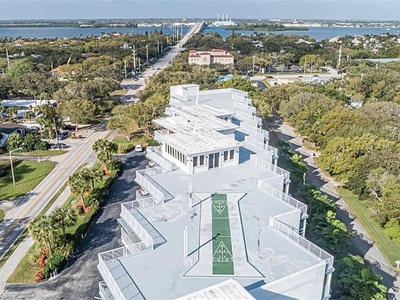 3rd image of 935 E Causeway Blvd