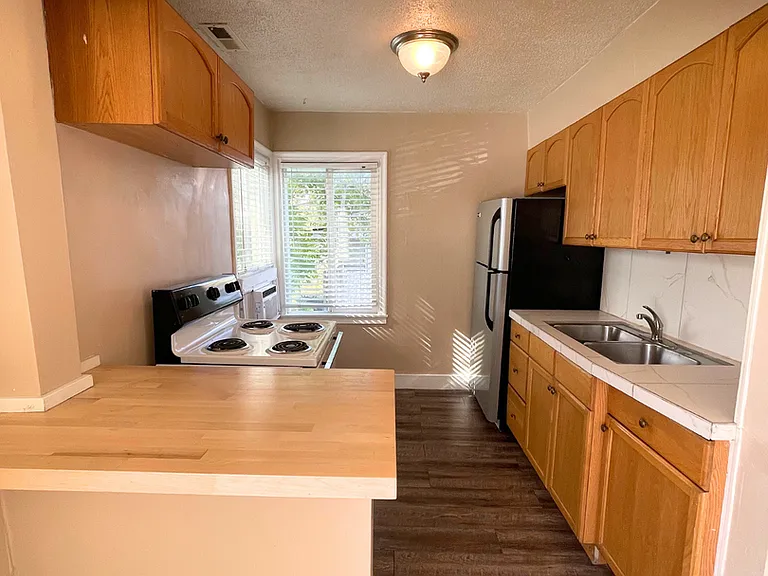 Lindell Fourplex — Photo 4