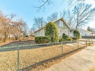 57 Melville St, Springfield, MA 01104