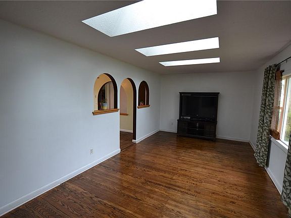 4th image of 48 Wallman Dr