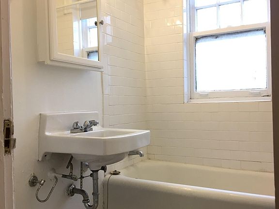 4th image of 1608 W Sunnyside Ave #3A