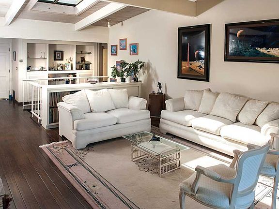 Light-filled iving room