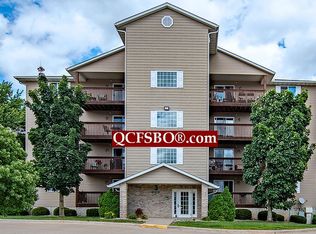 4199 Creek Hill Dr, Bettendorf, IA 52722
