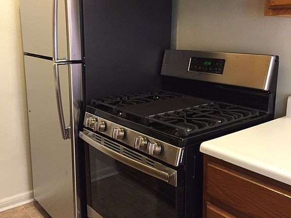 5th image of 611 S Cloverdale Ave #106