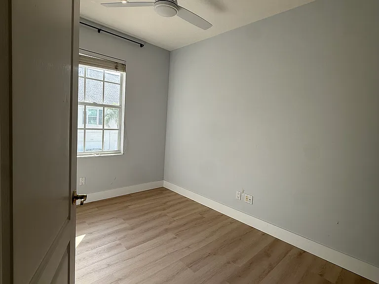 225 Murray Ct — Photo 17