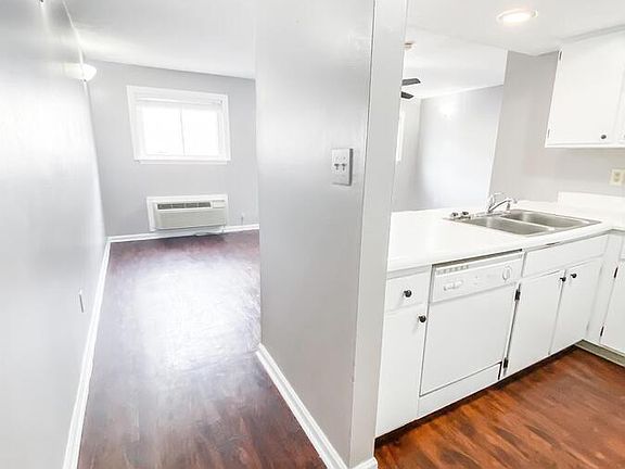 4th image of 562 Woodland Ave Unit 30-1