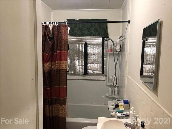 4th image of 510 Lomax St