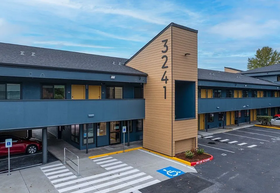 Building Photo 5