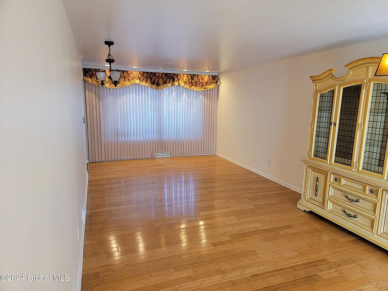 4th image of 99 Rose Court