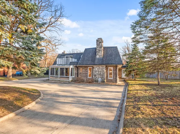 728 Vinewood Ave, Willow Springs, IL 60480