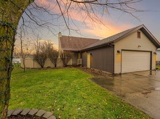 706 E John St, Nappanee, IN 46550