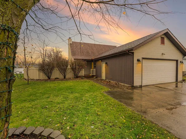 706 E John St, Nappanee, IN 46550
