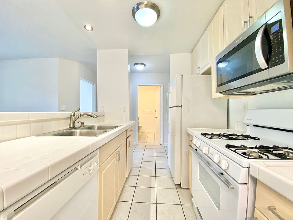 1st image of 860 S Ardmore Ave APT 311