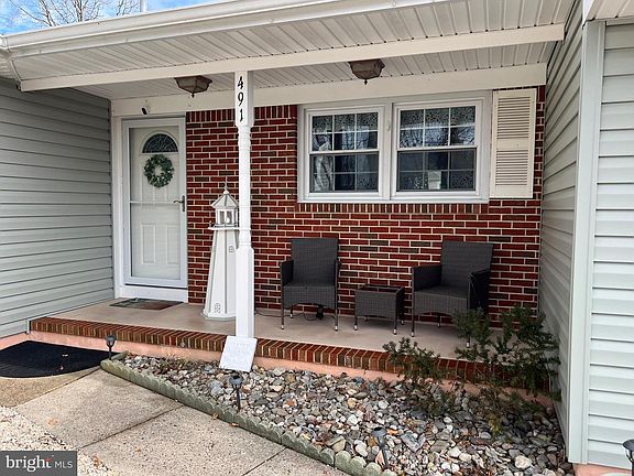 3rd image of 491 Coral Ln
