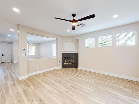 2nd image of 2725 Manteno Ct