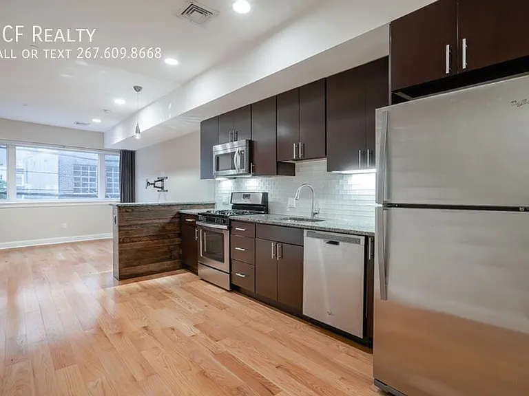 724 N 3rd St #2F — Photo 7