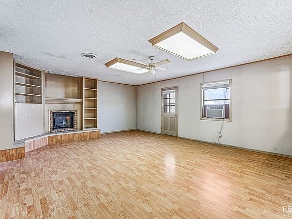 5th image of 921 Broadway St