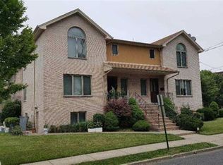 477 3rd St, Palisades Park, NJ 07650