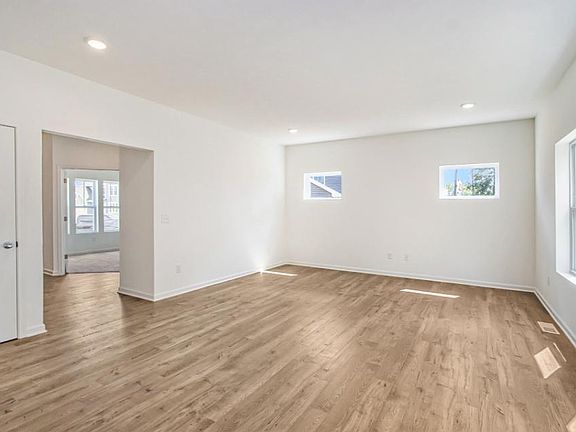 4th image of 36 Karner Blue Ct