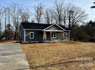 107 1st St, Hildebran, NC 28637