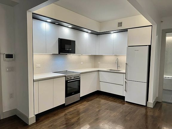 5th image of 150 Lenox Rd #3L