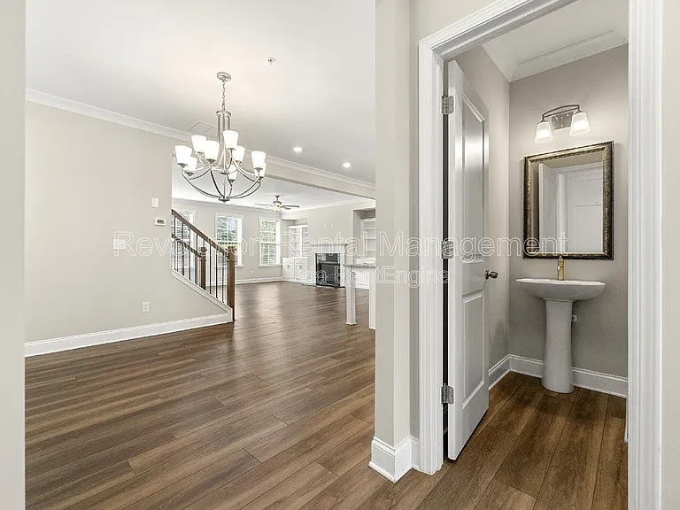 105 W Dixie Ave SE — Photo 13