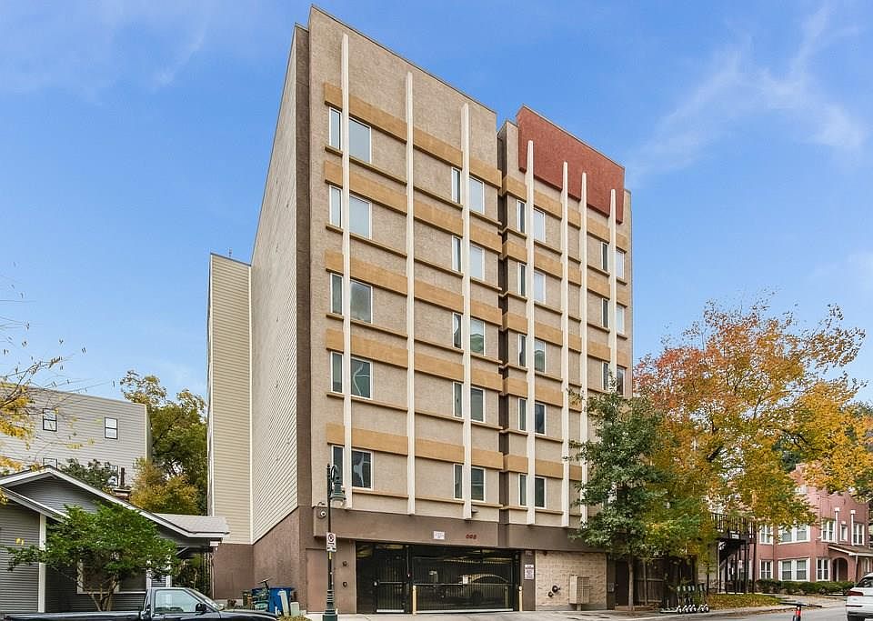 1st image of 908 W 21st St #201E