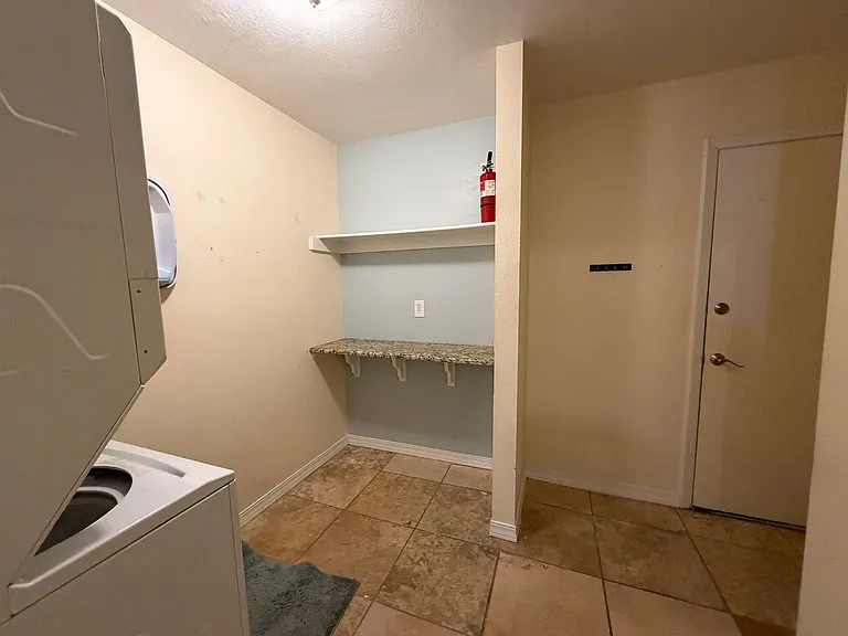 1114 Centaur Cir #A — Photo 16