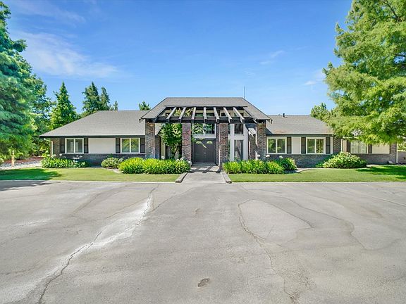 3rd image of 22911 Oleander Ave