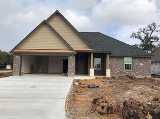 100 Freedom Dr, Clute, TX 77531