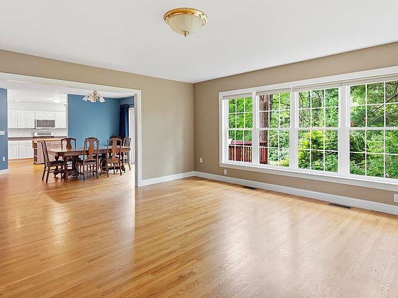 5th image of 38B Emerson Road