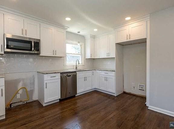 5th image of 8 Forest St #50