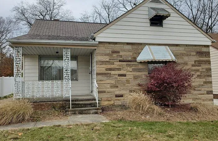 5475 Oakwood Ave photo 1