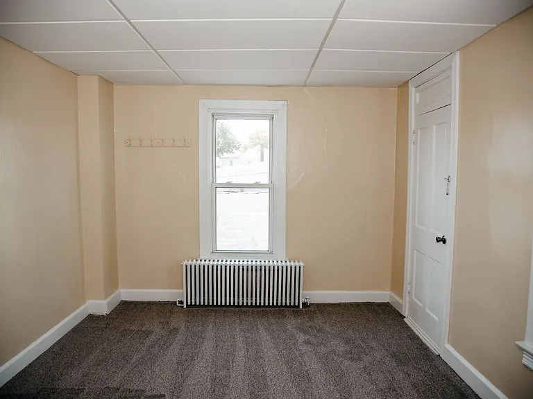 327 Spruce St — Photo 13