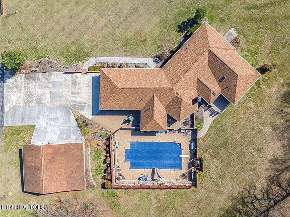 2nd image of 417 Raccoon Valley Rd