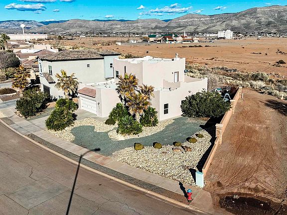 4th image of 3414 Red Arroyo Dr