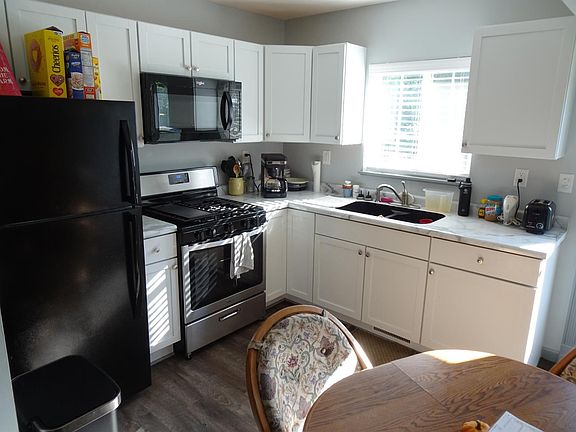 2nd image of 52 E John St