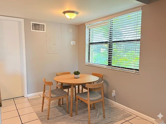 5th image of 1455 Holly Heights Drive #22