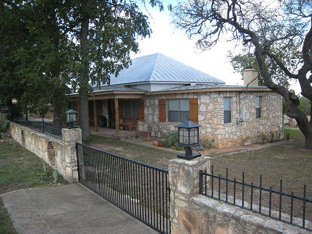 1st image of 1674 Luckenbach Cain City Rd